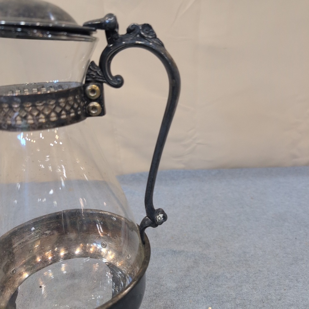 Sheridan Silver Plated Glass Carafe with Ornate Warming Stand Vintage Beverage - Picture 4 of 9